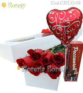 Caja con 6 rosas, peccanroll y globo mediano
