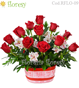 Canasta de cerámica rosas rojas